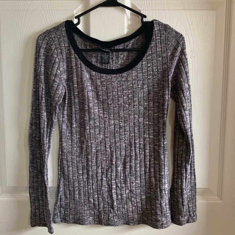 FLASH SALE Gray and Black Ribbed Long Sleeve Tee